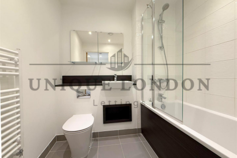 St Pier Court, Green Street, London photo 5