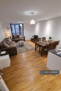 ¿Large Open-Plan Living Area