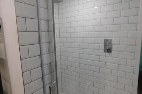 Flat2, 7 Wharf Road Shower 1