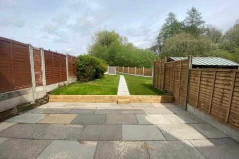 Harewood Drive, Oldham photo 4