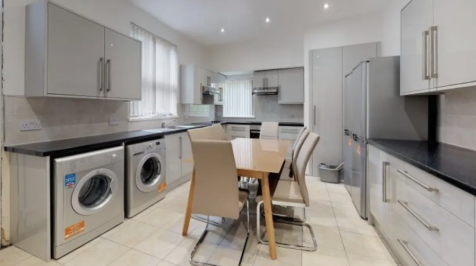 10-bed terraced on Bainbrigge Road, Headingley, Leeds, £5,417/mo