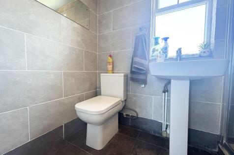 Bathroom alt view FF