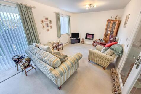 Lounge/ Dining Room