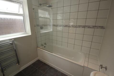 Woking, Surrey, GU21 photo 5