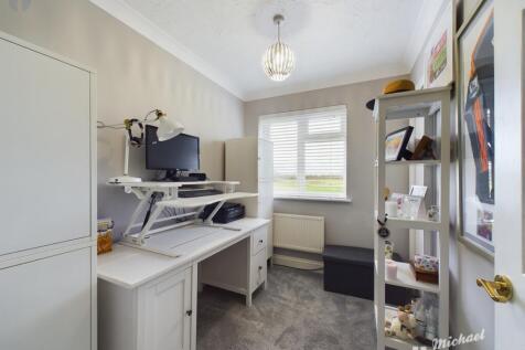 CAM03218G0-PR0104-STILL014