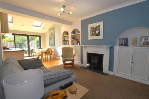 48 Crane Way living room2.JPG