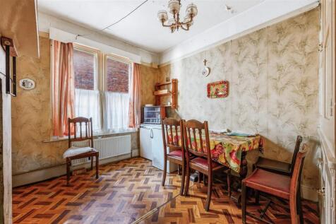 18 Buxton Gardens-6.jpg