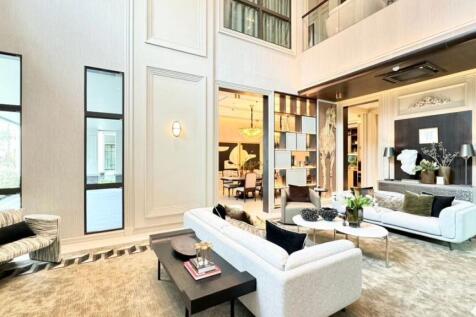 Connoisseur Phatthanakan - Living Room