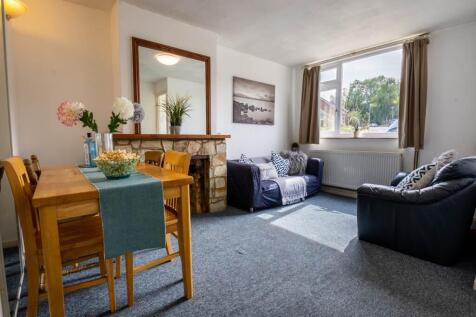 Tenterden Drive, Canterbury, Kent photo 3