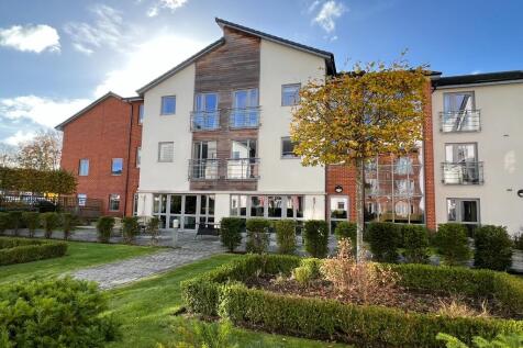 1-bed flat on Kings Place, Fleet, Hampshire, GU51, £1,500/mo