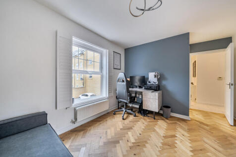 1359513-4-68d6a6d...