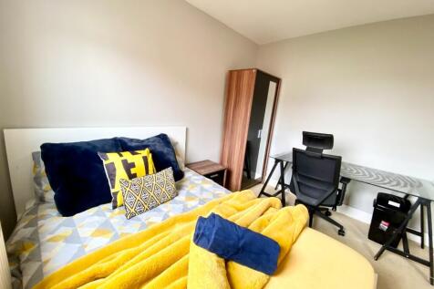 Room 4, 3 Seacole Crescent, Swindon, Wiltshire, SN1 photo 4