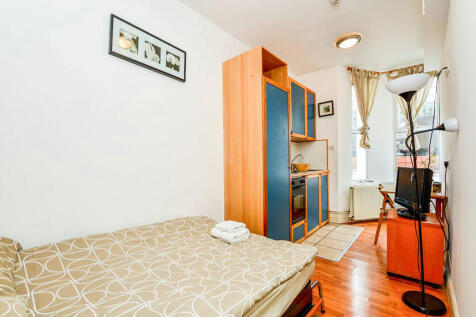 Studio to rent West Cromwell Road, Earls Court SW