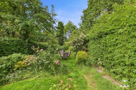 Garden view from the house - Charlotte Thomasson E