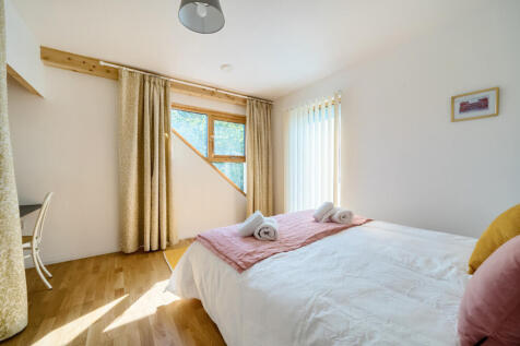 1332899-5-688c8ad...