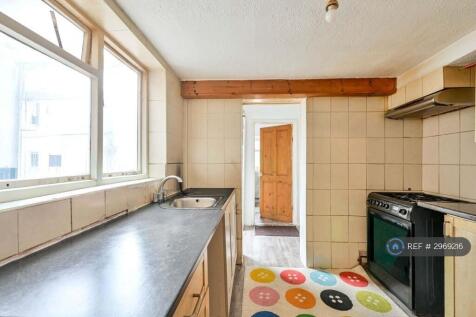 Frailey Hill, Woking, GU22 photo 4