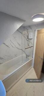 Top Floor Bathroom 