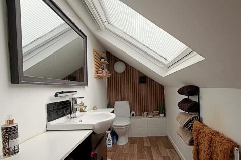 En Suite Cloakroo...