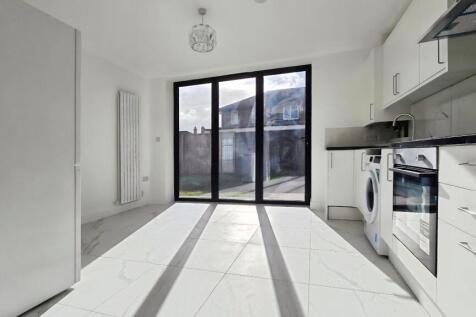 Godbold Road, London E13 3AL photo 4