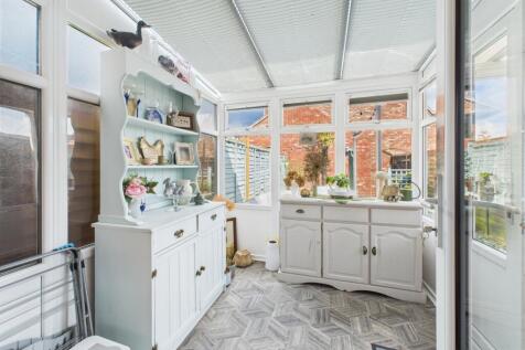 CAM01791G0-PR0164-STILL007