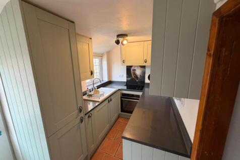 KITCHEN 2.JPG