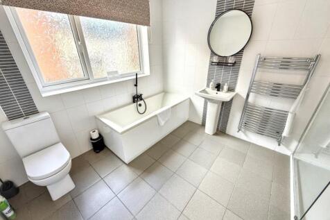 117 - Room 1 Ensuite.jpg