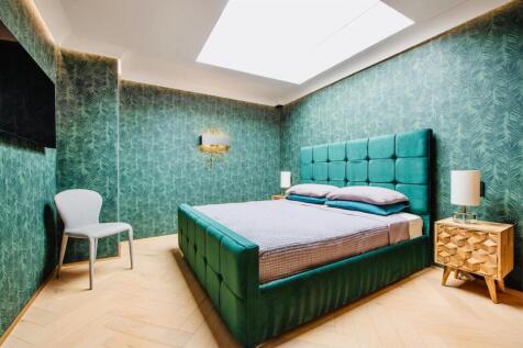 5 bed, 4 bath Apartment in Manchester - Photo 10