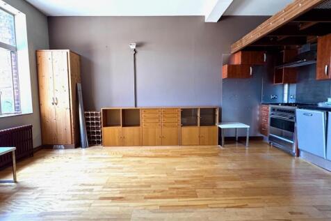 OPEN PLAN LIVING SPACE: