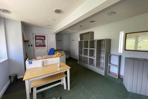 Retail Property (high street) to rent Image 8