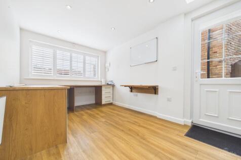 DETACHED HOME OFFICE/ANNEXE