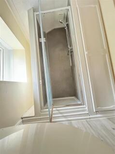 284 holton road shower.jpg