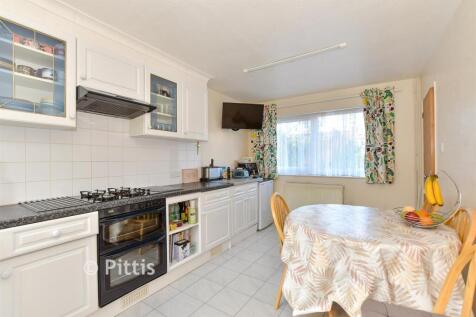 Kitchen/ Dining Room
