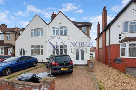 THREE BEDROOM SEMI-DETACHED HOUSE IN HOUNSLOW