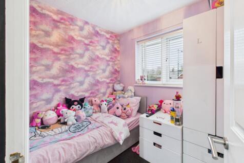 CAM03729G0-PR0179-STILL009