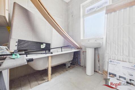 CAM02489G0-PR0266-STILL010.jpg