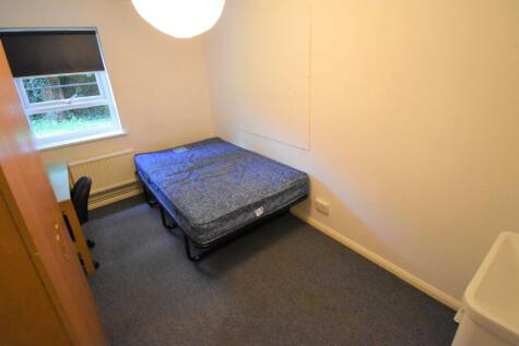 Room 1, Hillside Court, Allcroft Road, Reading, RG1 photo 4