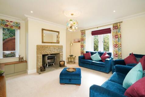 4 bed, 2 bath Detached in Sheffield - Photo 6