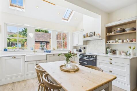 Living Kitchen/Dining Room