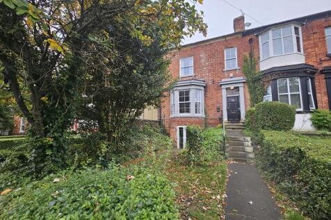 A charming view of the front exterior of a trad...