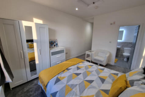 Luxury En-Suite Bedroom in a professional sharers