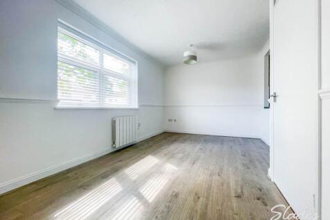 2 Gardner Road , Christchurch , Dorset photo 3