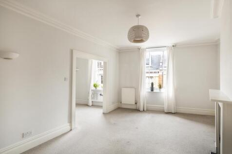 Living room ()