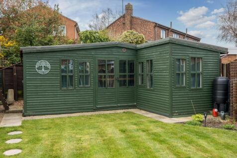 Large Summerhouse or Outdoor Office and Hobby Spac