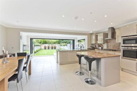 Kitchen/Dining Area