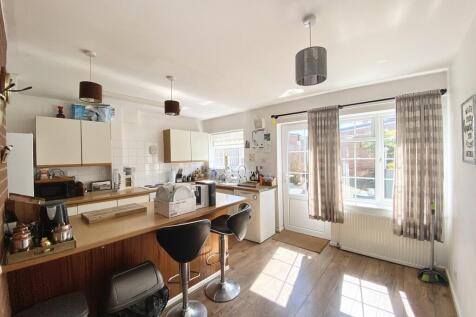 Brook View Drive, Keyworth photo 3