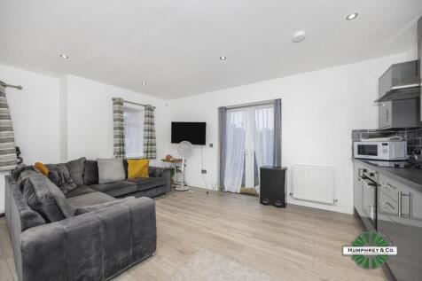 18 Charles Road -008.jpg