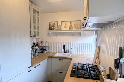 Kitchen 1.jpg
