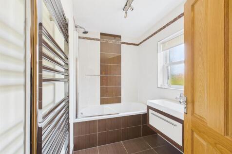 Bedroom 5 Ensuite/Family Bathroom