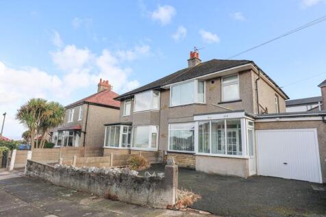 1-bed flat on St Patricks Walk, Heysham, Morecambe, £795/mo