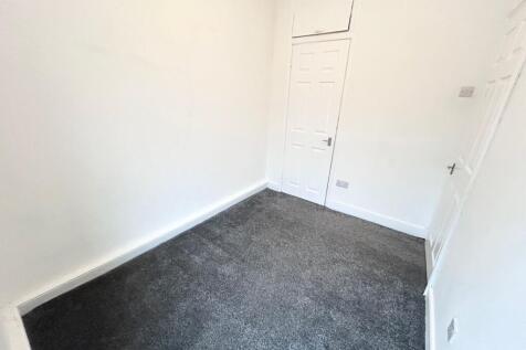 Abercorn Street, Barrow-In-Furness, LA14 photo 4